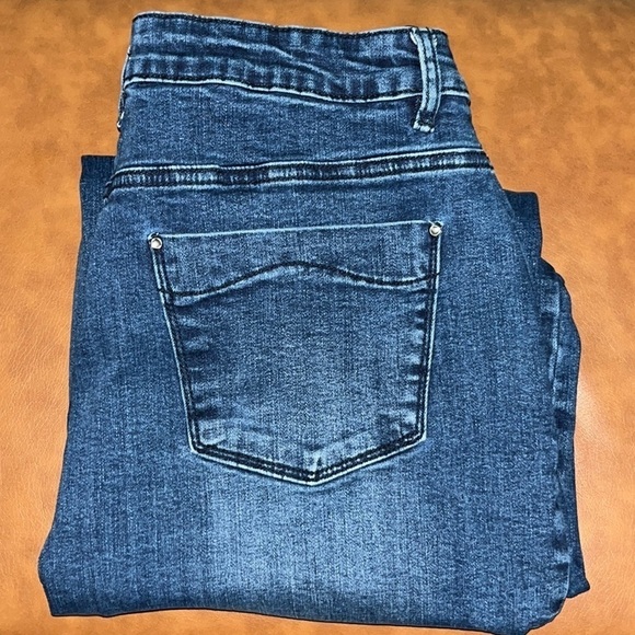 A Loves A High Rise Wide Leg 32 - Picture 3 of 16